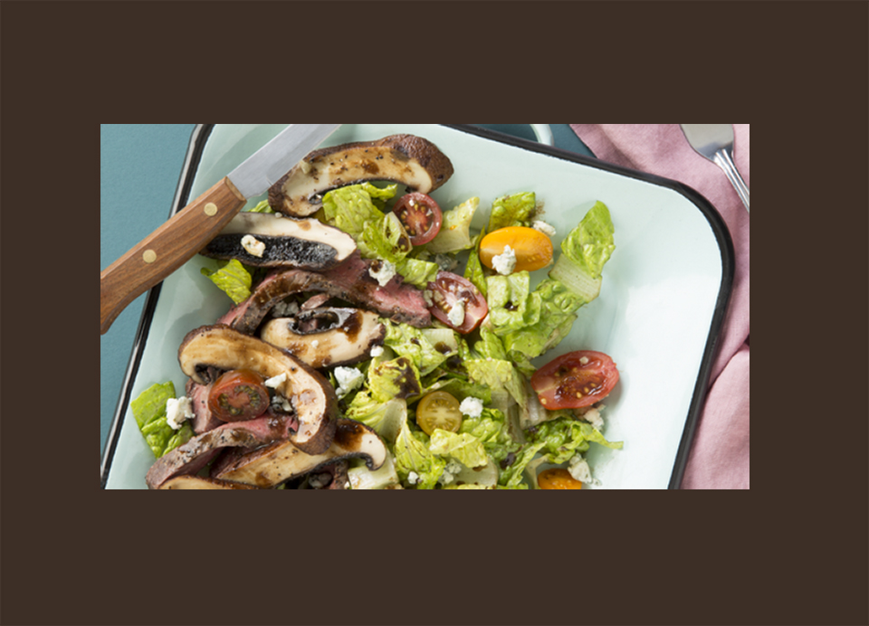 portobello-mushroom-and-steak-salad-blue-cheese