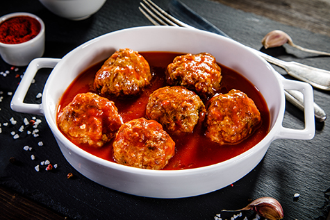 Roasted meatballs in tomato sauce and vegetables