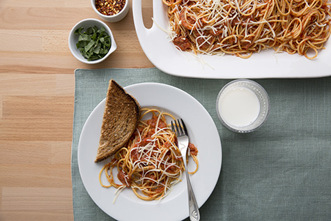 Spagheti with Roasted Red Pepper Sauce_dl 0318-8871crop475