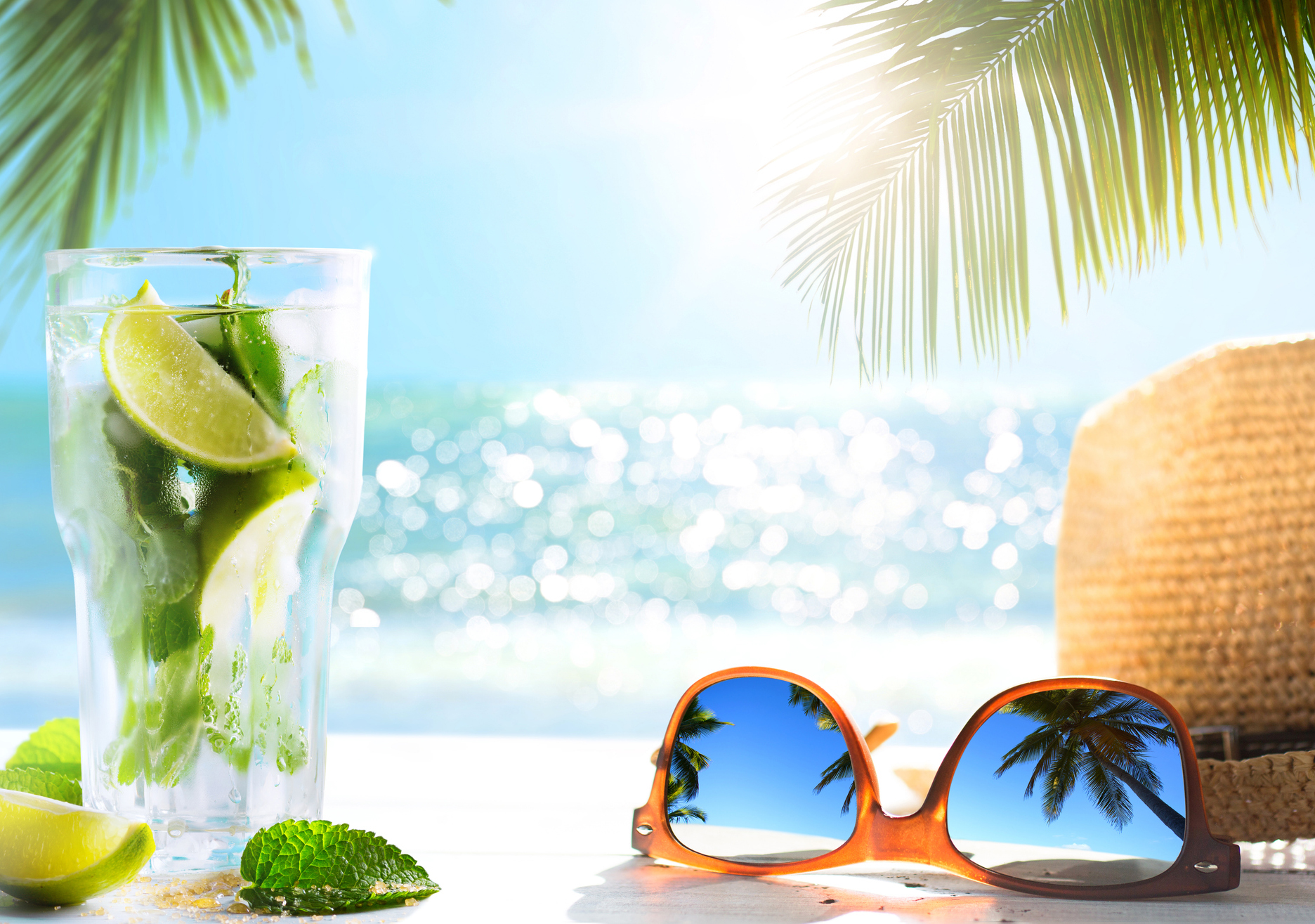 Long Drink mojito cocktail; summer tropical sunny beach drink bar;